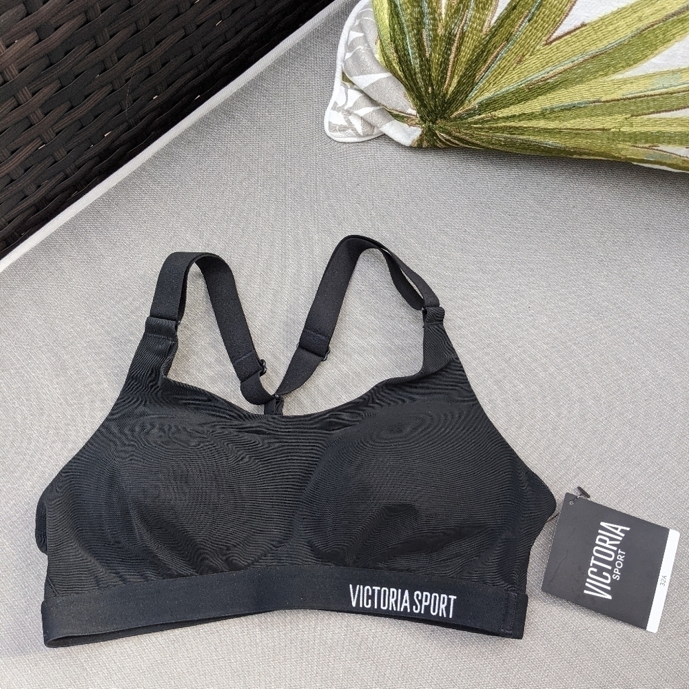 Victoria Secret Incredible Lightweight Sport Bra 32A New